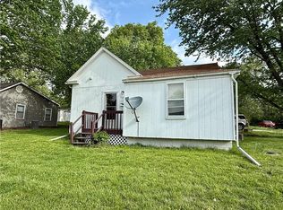 802 W Lexington St, Richmond, MO 64085
