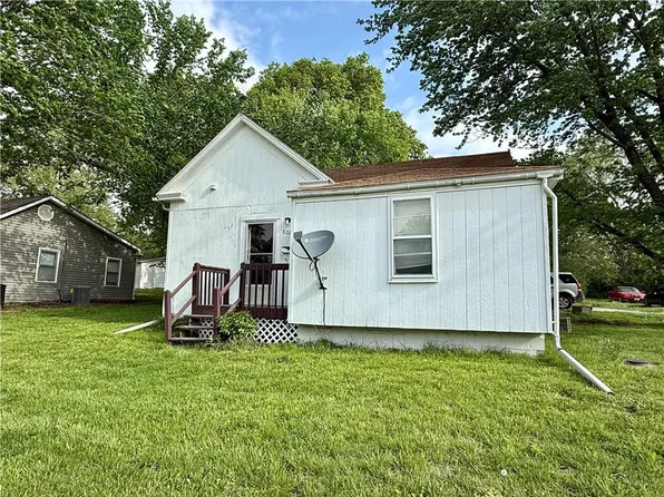 802 W Lexington St, Richmond, MO 64085