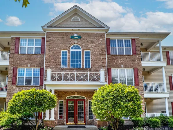 439 Sophee Ln, Lakewood, NJ 08701