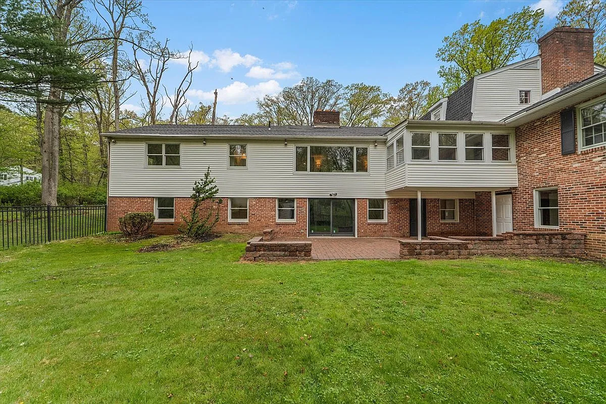1674 High Point Ln — Photo 3