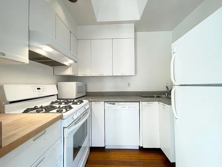 1343 Sacramento St #3 — Photo 6
