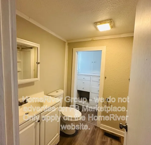 209 W 23rd St — Photo 11