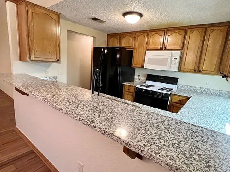 2109 Parkview Dr — Photo 2