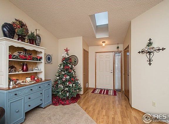 Bright entry way to greet your guests