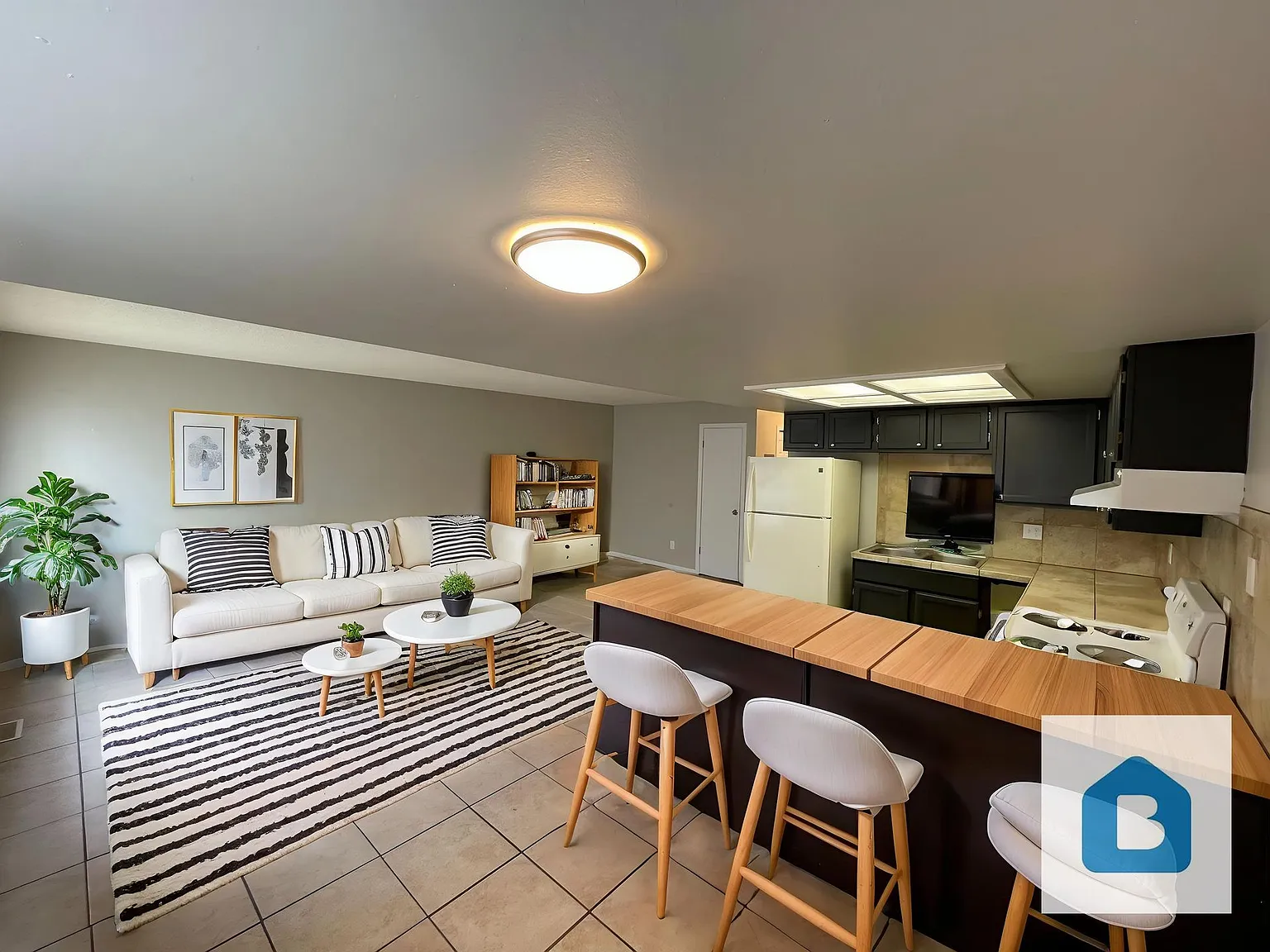 918-922 Teal Ct. — Photo 1
