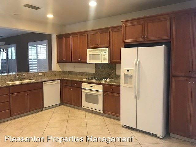 2nd image of 212 W Prosperidad Way
