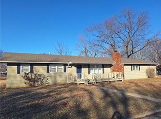 720 W Pine St, Chanute, KS 66720