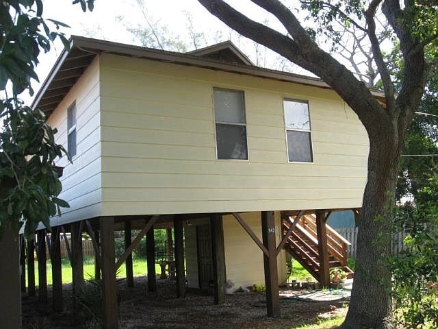 1st image of 942 Altadena Dr