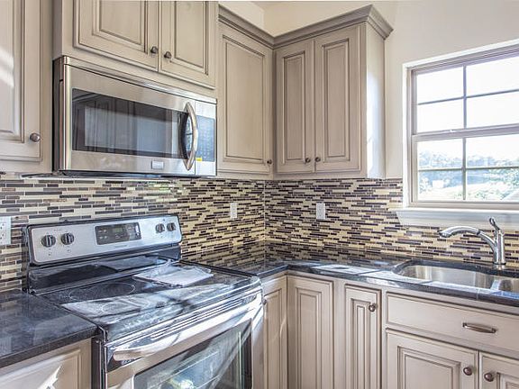 4th image of 10131 Hunters Hollow Dr