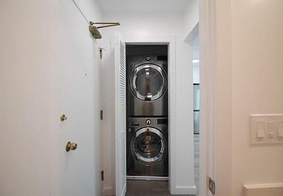 4th image of 1085 S Van Ness Ave #3