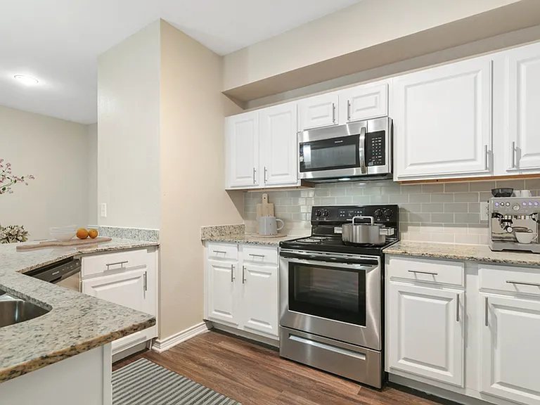 3x2 1258 sqft C1U - Unit 06208 Kitchen_007 3x2 1258 sqft C1U - Unit 06208 Kitchen_007