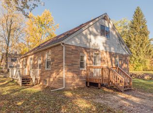 405 Six Mile Rd, Whitmore Lake, MI 48189