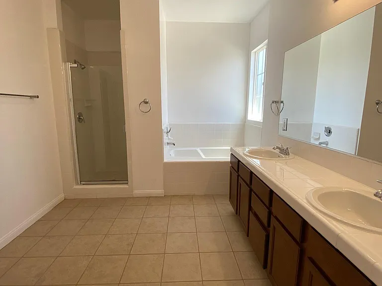 9731 Vesper Ave #9 — Photo 32