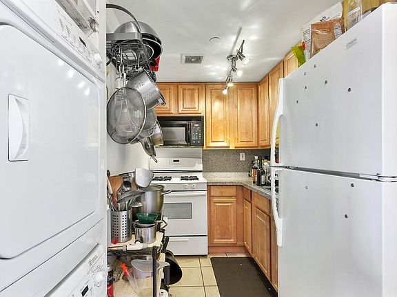 4th image of 35 Essex St APT 7B