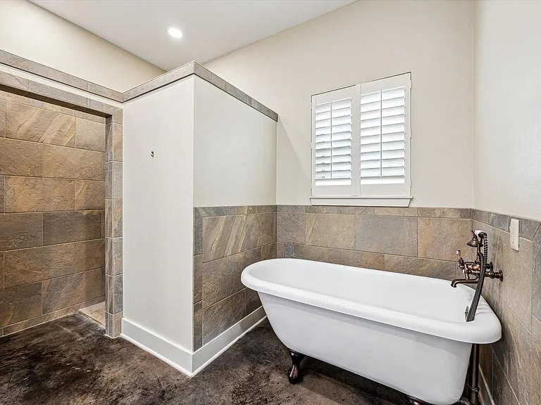 1661 Guenther Rd — Photo 14