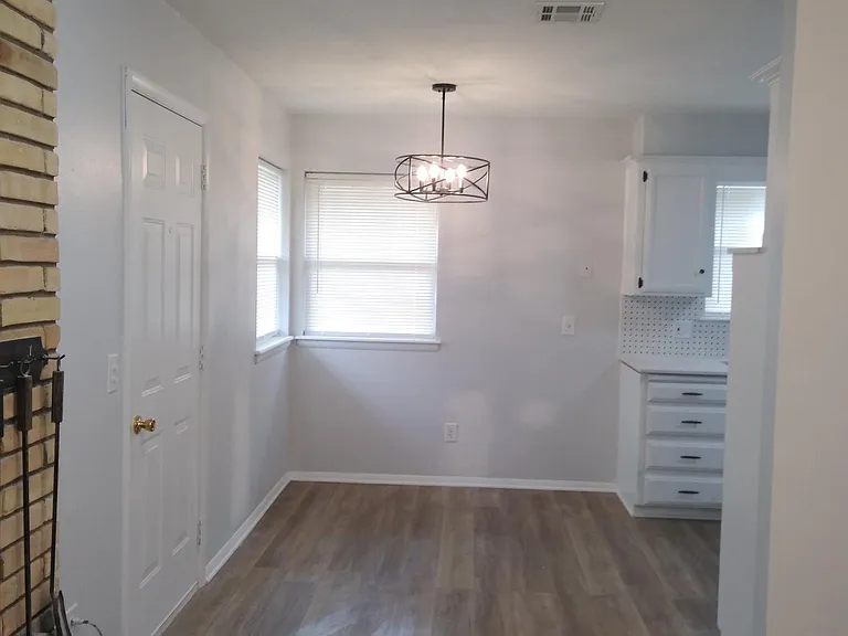 4328 NW 49th St — Photo 2