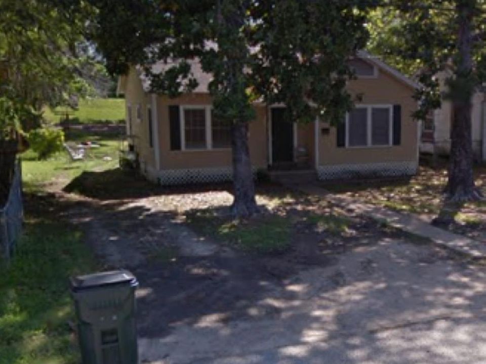 1st image of 105 Riverbend Dr