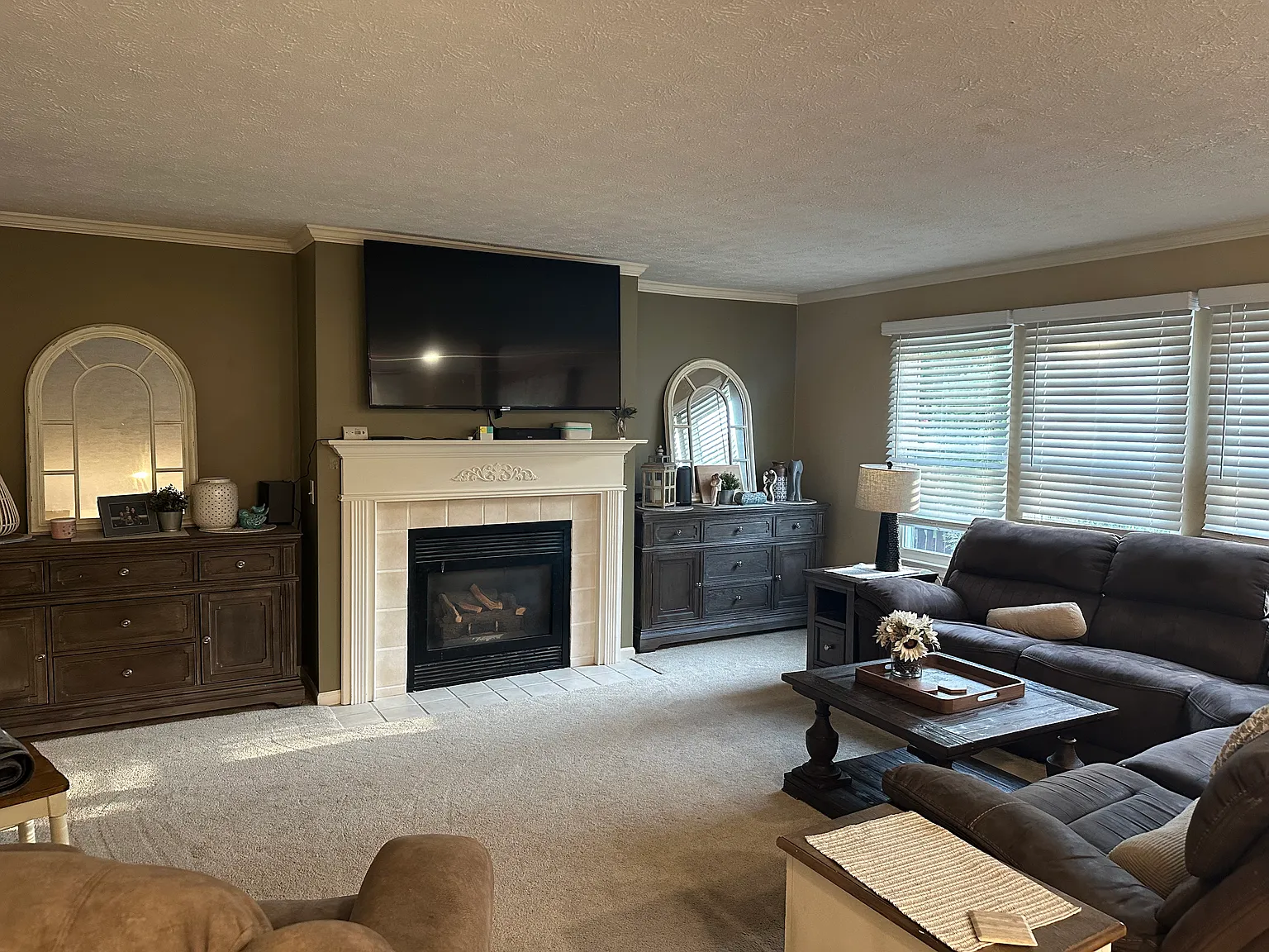 4 bed, 2.5 bath, 2440 sqft, $2,494 — Photo 2