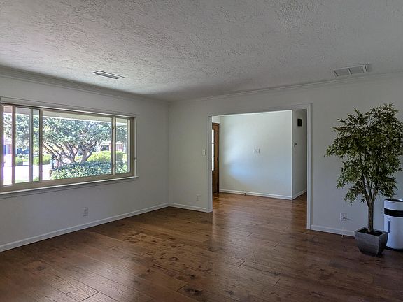 4th image of 5901 Los Hermanos Ct NE
