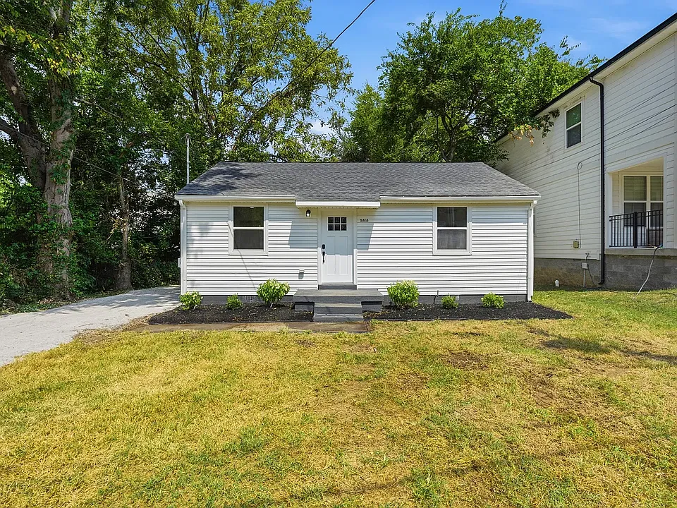 5818 Couch Dr