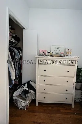 Rented by Universal Realty Group | media 8