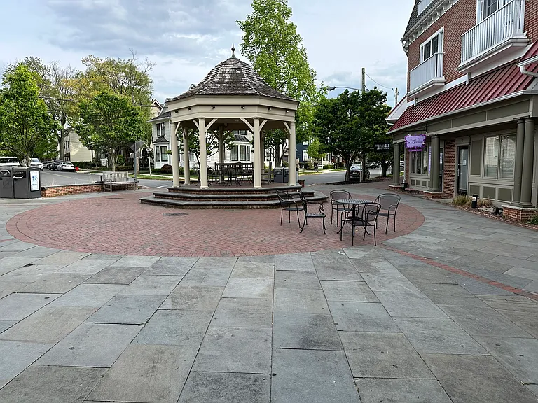 1 Kings Ct #5 — Photo 11