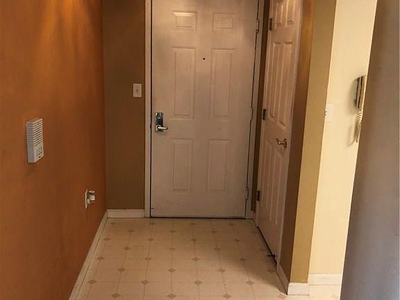 2nd image of 3043 Cumberland Ln APT 102