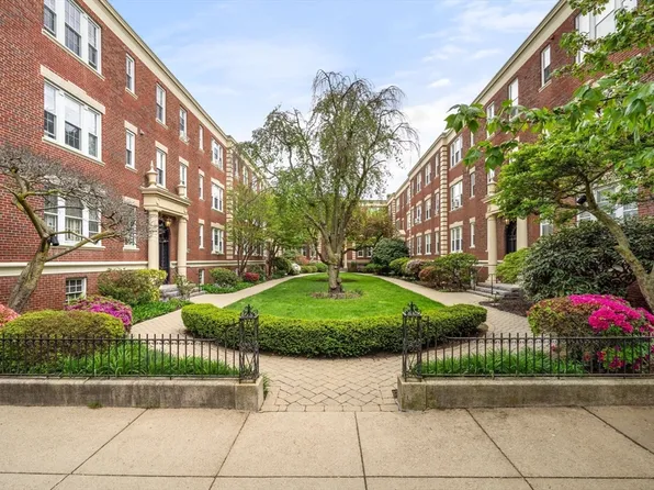 59 Babcock St #5, Brookline, MA 02446