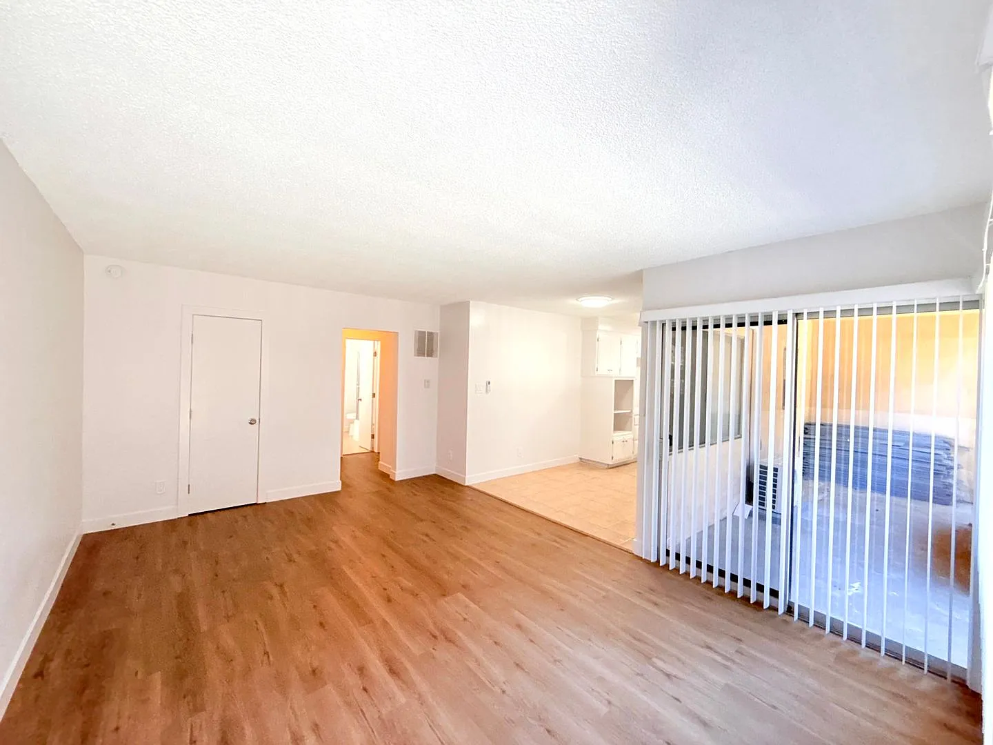 853 W Beach Avenue — Photo 3