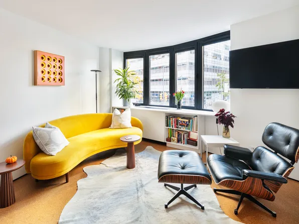 275 Greenwich Street 2C image 1 of 9