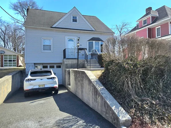 24 Washburn Pl #2, Caldwell, NJ 07006