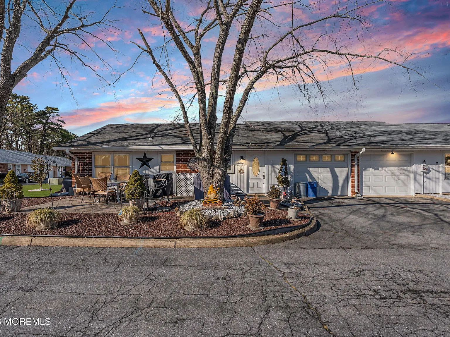 2 bed, 1.5 bath, 1036 sqft, $2,000 — Photo 2