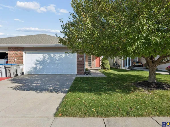 6104 Windhaven Dr, Lincoln, NE 68512
