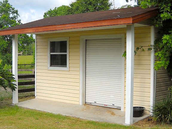 Feed barn
