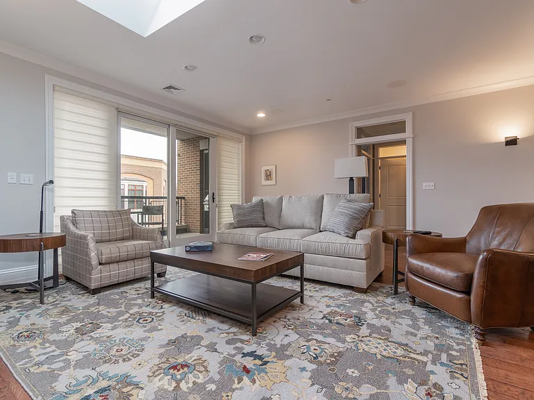 37 Henry St #401 — Photo 6