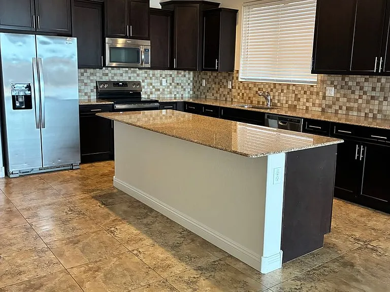 18408 N Salerno Dr — Photo 3