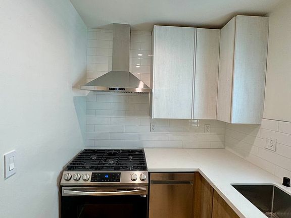4th image of 121 Ximeno Ave #8