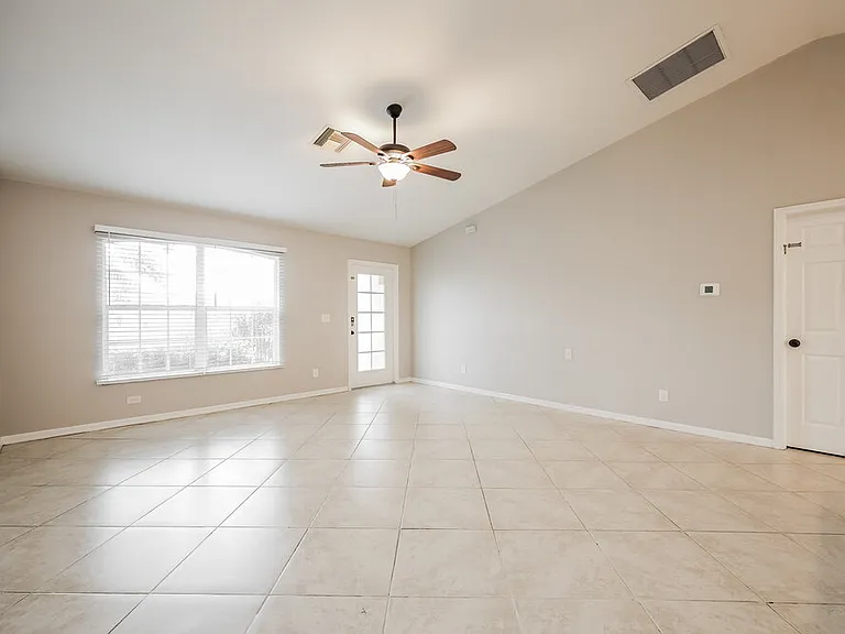 719 Rue Labeau Cir — Photo 4