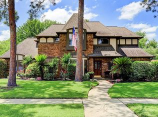 15923 Parkchester Dr, Houston, TX 77062