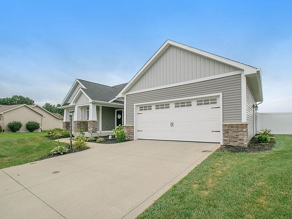 3rd image of 57441 Emerald Chase Ln