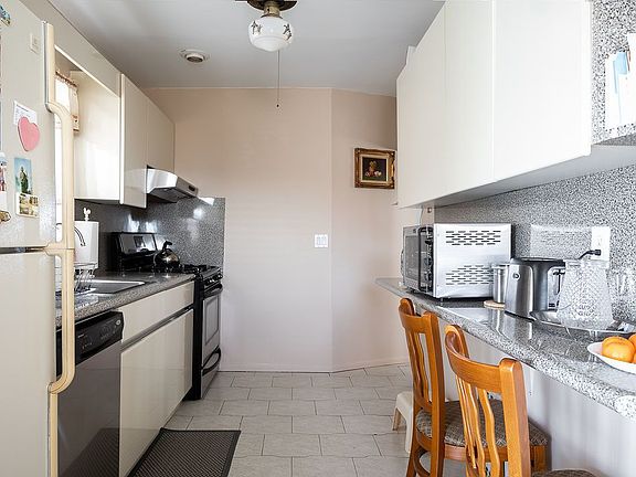 3rd image of 16355 95th St