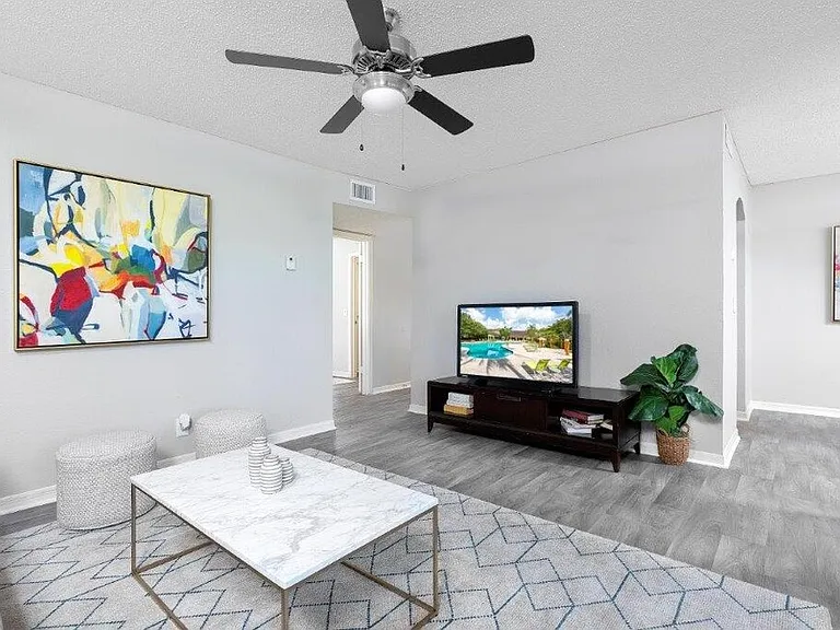 Indian Hills Apartments — Photo 21