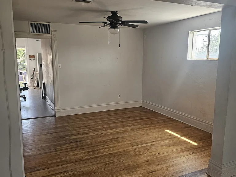 246 S Broadway #NA — Photo 7