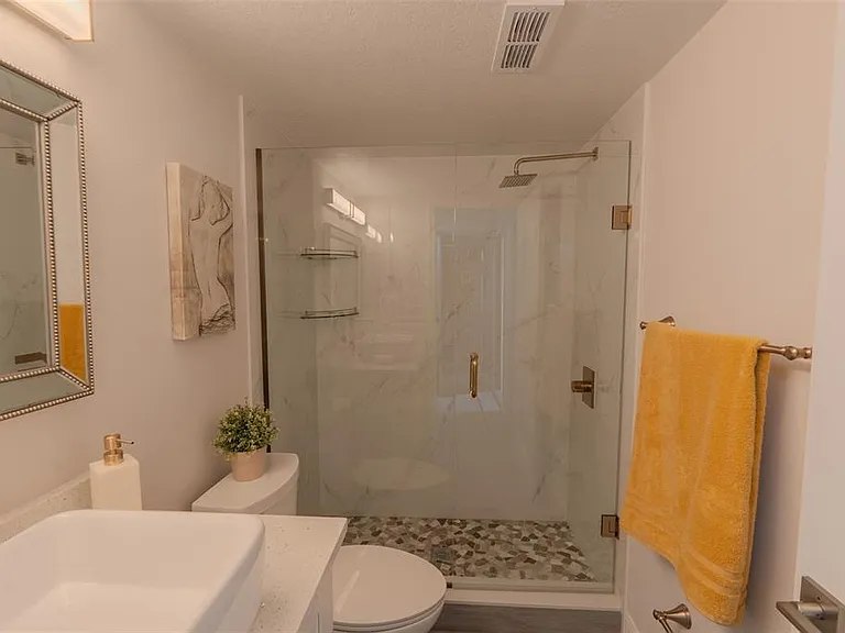 126 1st St E #210 — Photo 30