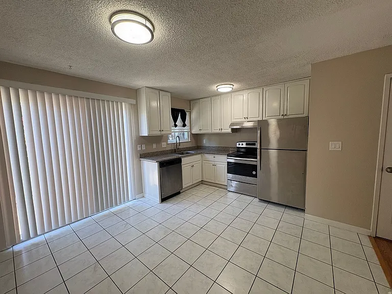 4560 Thornton Ave #15 — Photo 2