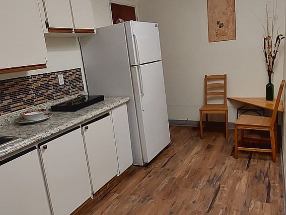 5th image of 4313 Lee Blvd #1