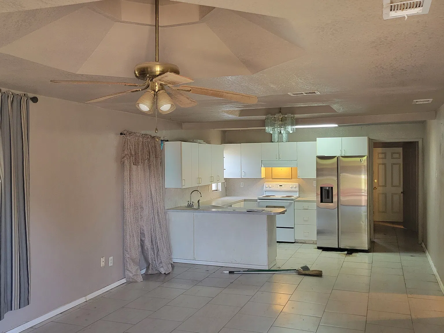 North Edinburg spacious home — Photo 2
