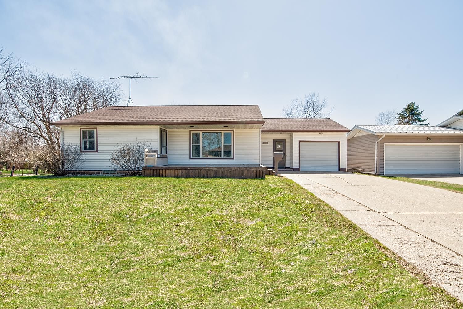 939 8th St, Sibley, IA 51249 Zillow