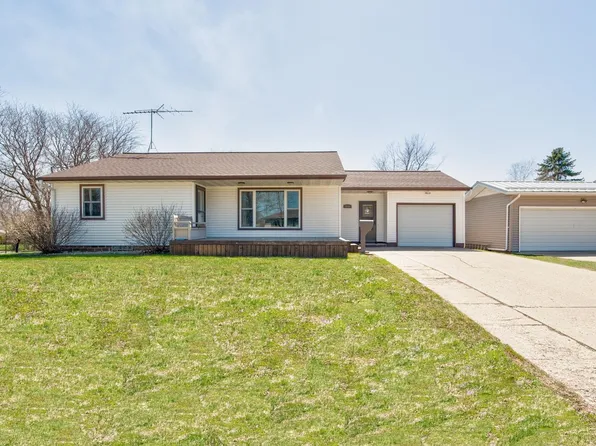 939 8th St, Sibley, IA 51249