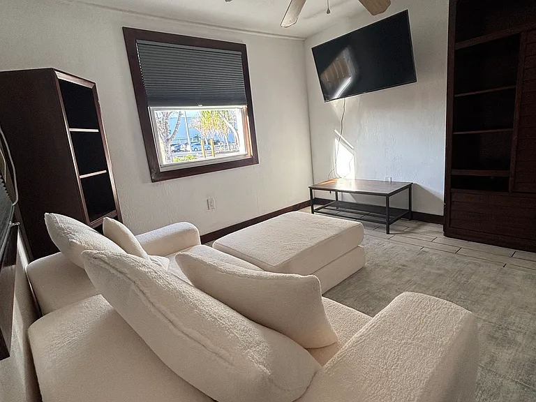 2107 Phillippi St #3 — Photo 7